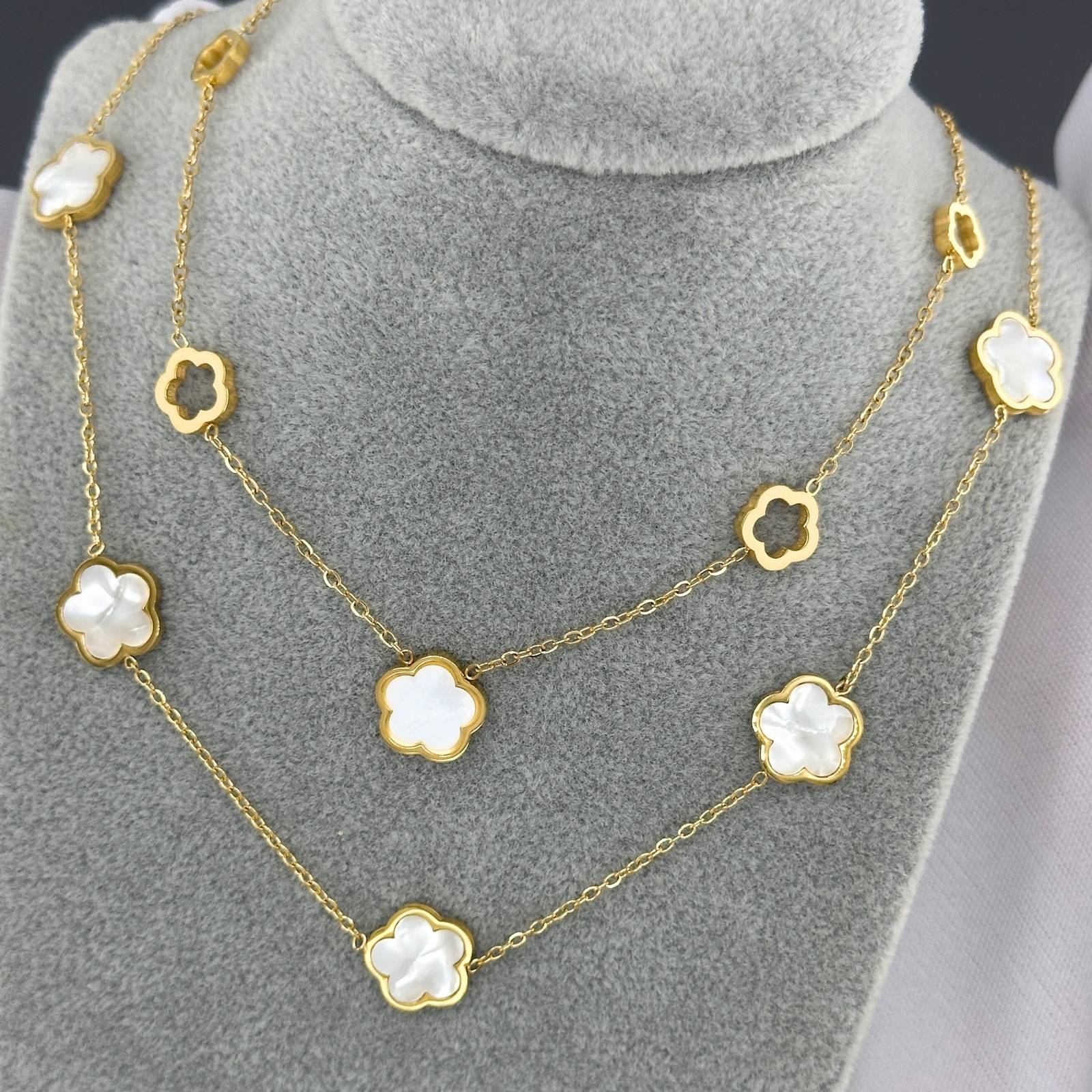 Trish Flower Meadow Necklace White, 18K Gold Plated Stainless Steel