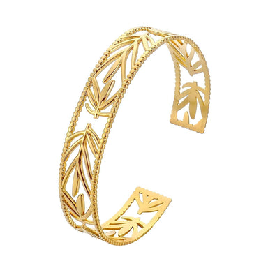 Close-up view of the durable gold-plated finish on stainless steel bracelet, showcasing tarnish-resistant and waterproof properties.